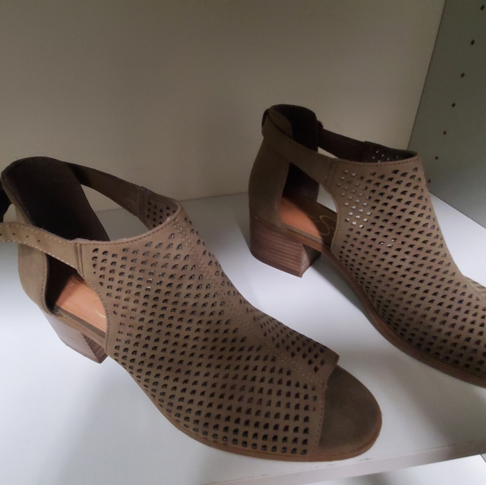 Shoe